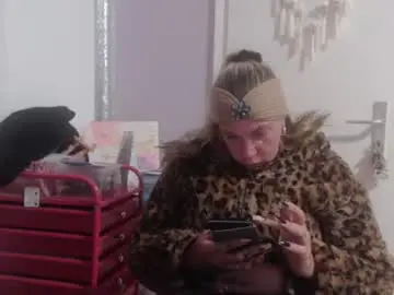 Melli23  live sex cam