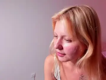 Peachyamelia  live sex cam