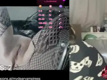 Venustrappedflies  live sex cam