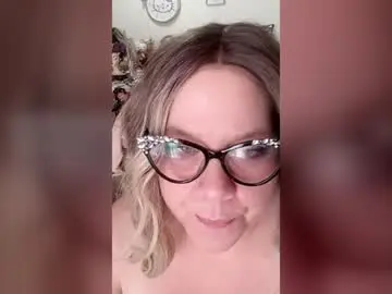Courtneylyn  live sex cam
