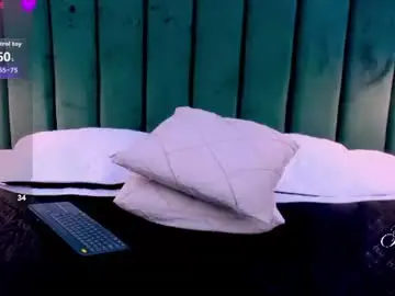 Raven_luxx  live sex cam