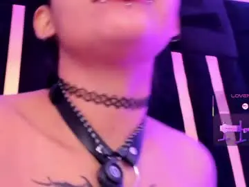 Nyveth  live sex cam