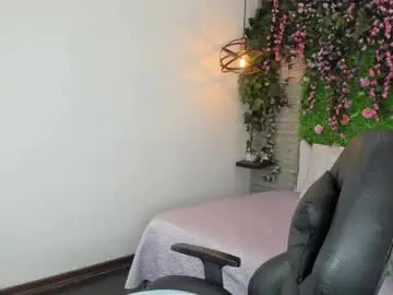 Sarahdeyvis  live sex cam