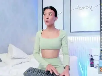 Isa_little4u  live sex cam