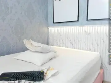 Isa_little4u  live sex cam