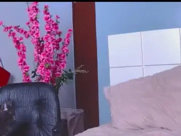 Loraforreal  live sex cam