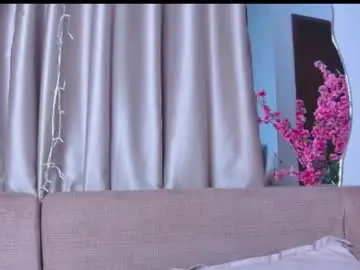 Loraforreal  live sex cam