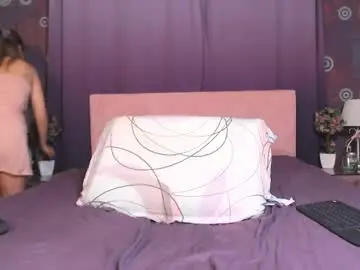 Squirtyjess  live sex cam