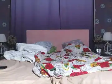 Squirtyjess  live sex cam