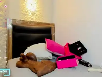 Carolinecastle  live sex cam