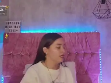 Katiie_m  live sex cam