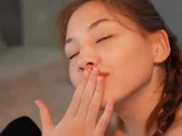 Luna_yung  live sex cam