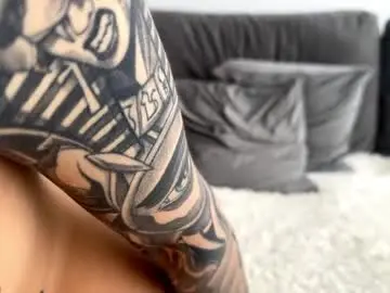 Squirtaura  live sex cam