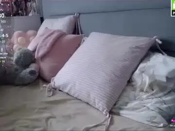Stesnyashkaz33  live sex cam