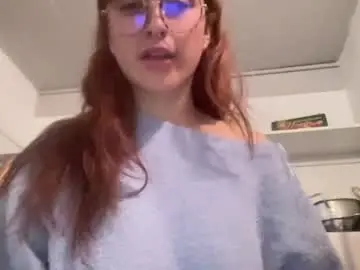 Braunsaraa  live sex cam