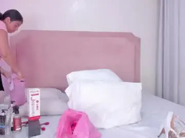 Brianaastone  live sex cam