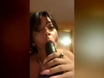 Katyalucgerard  live sex cam