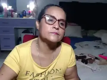 Pervert_mommy_x  live sex cam
