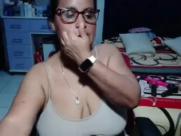 Pervert_mommy_x  live sex cam