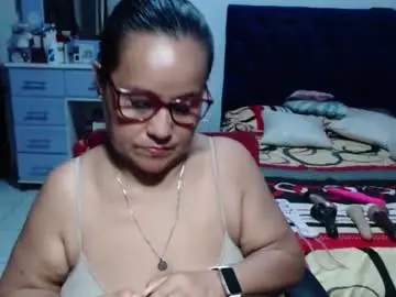 Pervert_mommy_x  live sex cam