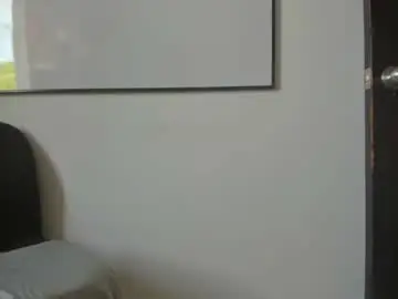 Squirttati33  live sex cam