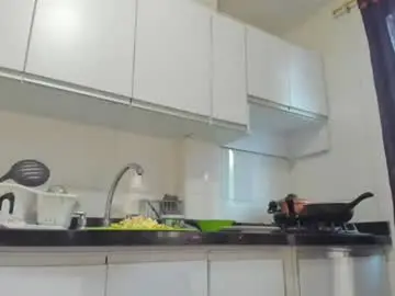 Squirttati33  live sex cam