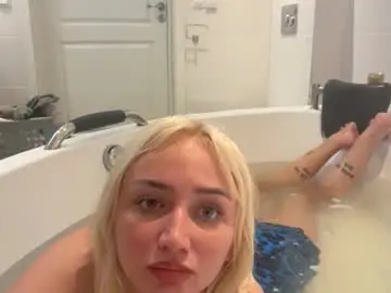 Goddesstrina4  live sex cam