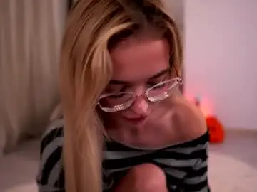 Kyliejoyce  live sex cam