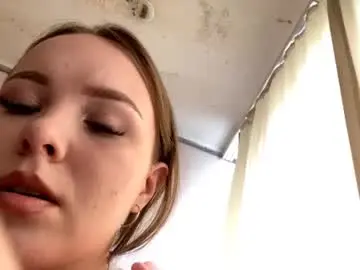 Lindsyhills  live sex cam