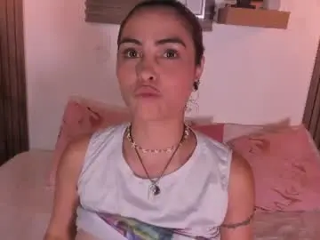 Lucy0420  live sex cam