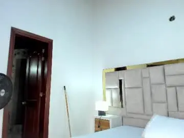 Valtira_nova  live sex cam