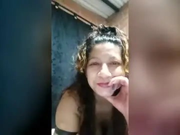 Brillit_squirt  live sex cam