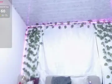 Brunaroyale  live sex cam