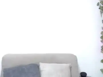 Brunaroyale  live sex cam