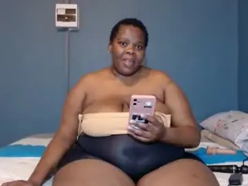 Cutehugeass  live sex cam