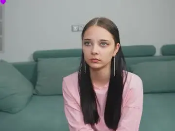 Suzannetoye  live sex cam