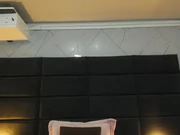 Taraablack  live sex cam