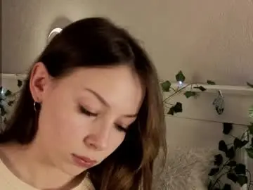 Blushinbloom  live sex cam