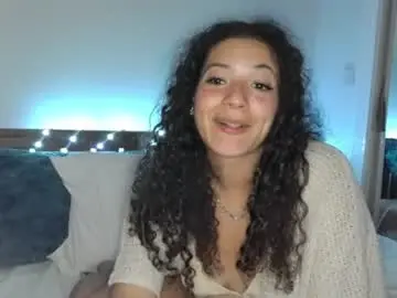 Uwusummer  live sex cam