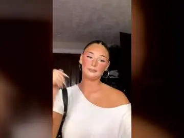 Zoluvsmaxine  live sex cam