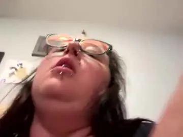 Baddbbitchmilf420  live sex cam