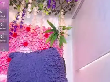 Blonde_squirt_  live sex cam