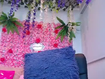 Blonde_squirt_  live sex cam