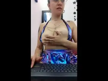 Pinkvixen69  live sex cam