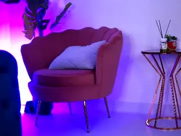 Redlaraa  live sex cam