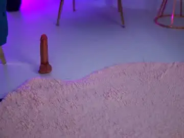 Redlaraa  live sex cam