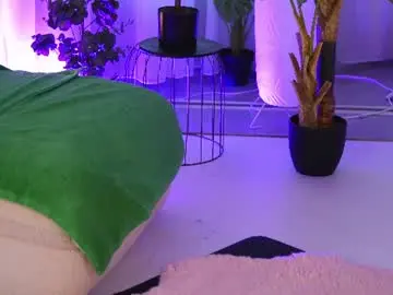 Redlaraa  live sex cam
