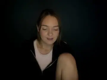 Roxysweetdream  live sex cam