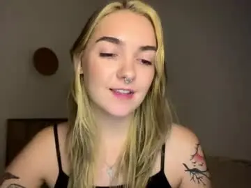 Roxysweetdream  live sex cam