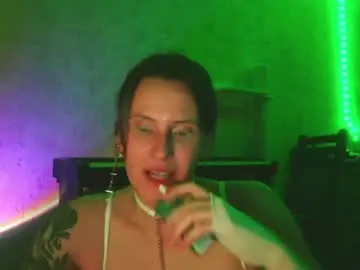 Shy_miracle  live sex cam